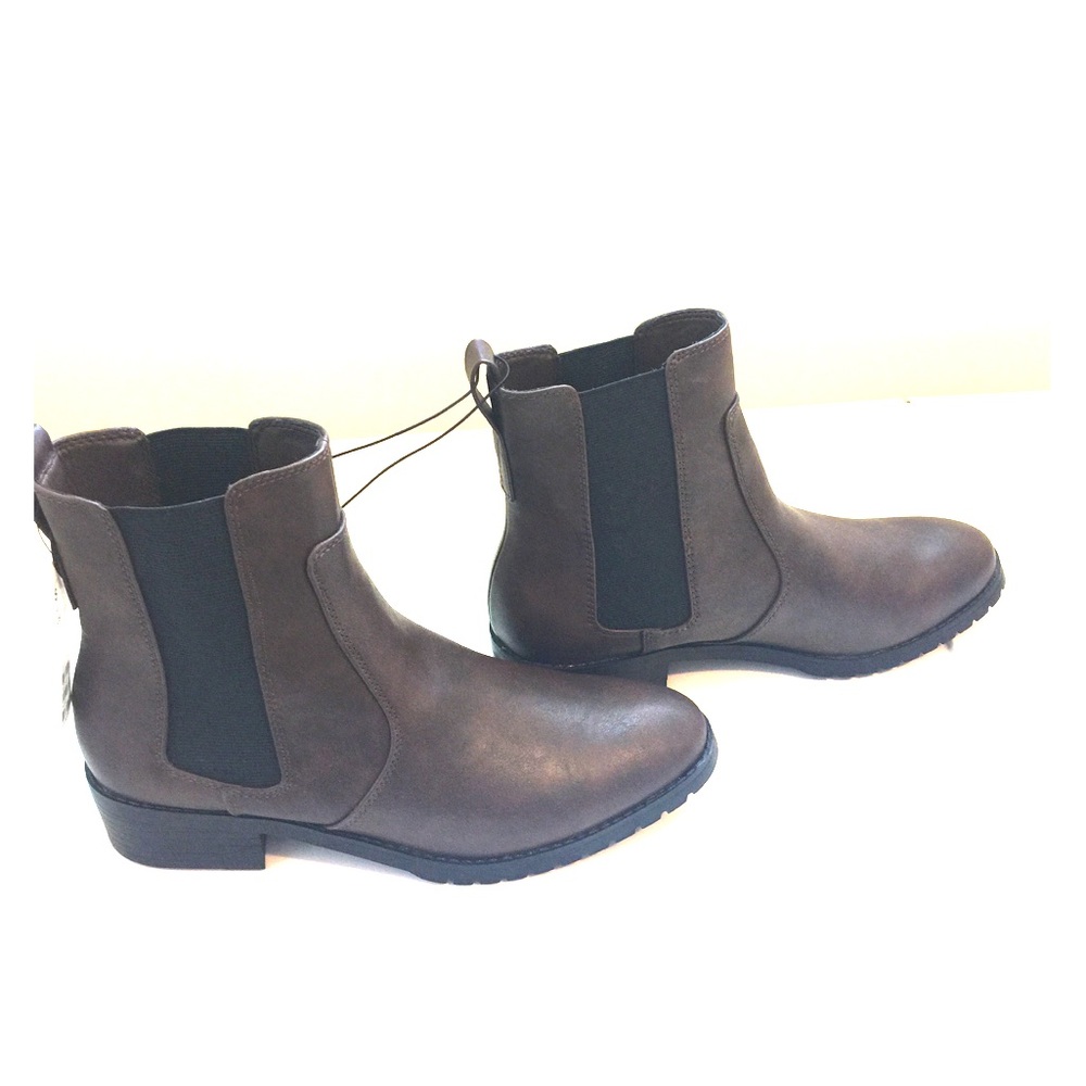 Women's H&M Chelsea style boot (New); Size 8.5